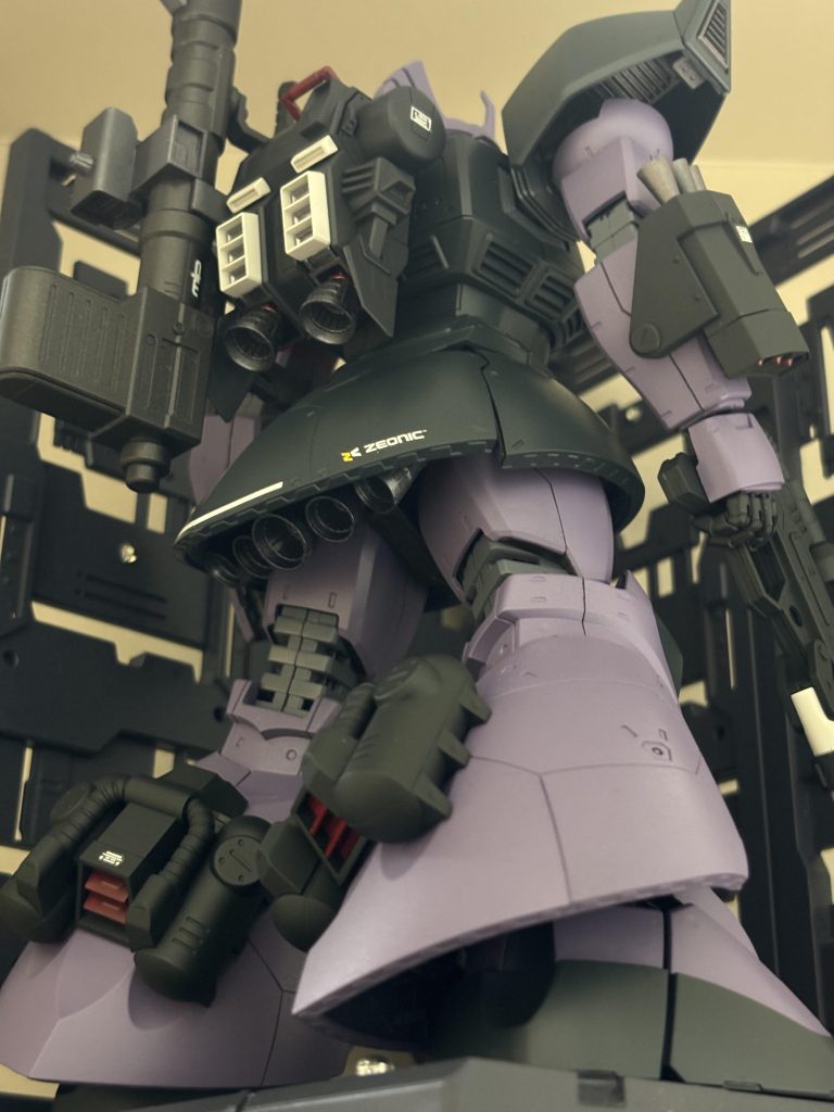 煽り立ちバックビュー脚部にはプロペラントタンクを装備