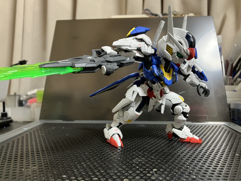 斬っ！みたいなポーズ