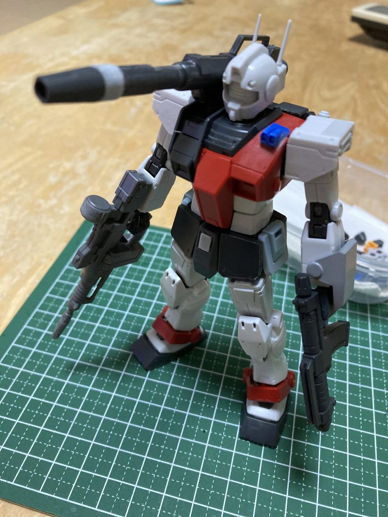 パーツフィッティング中。この時は前期型のビームスプレーガンを持っています