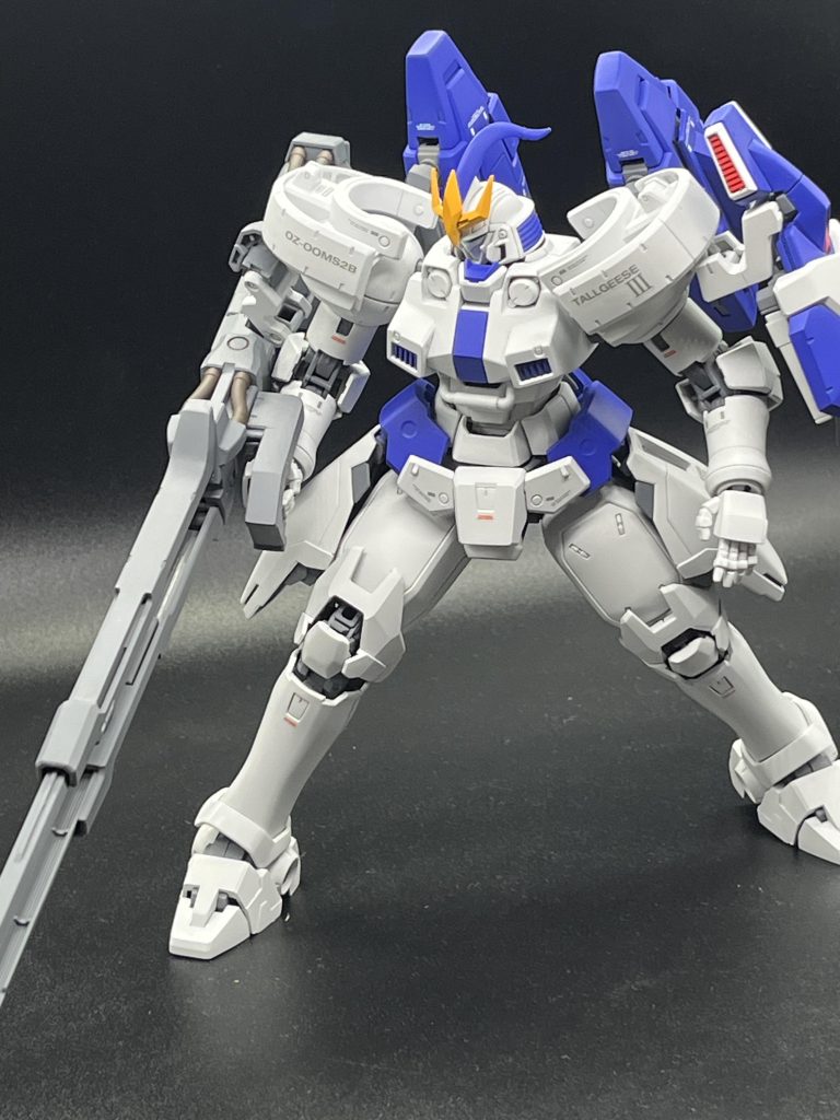 なかなか古めのキットでボールジョイントが多いのとポリキャップの保持力が不安ですがめちゃかっちょ良く満足度の高いキットでした。プレバン限定なので今はなかなかのお宝キットだとは思いますがトールギス好きな方は機会があれば是非組んでいただきたいです。