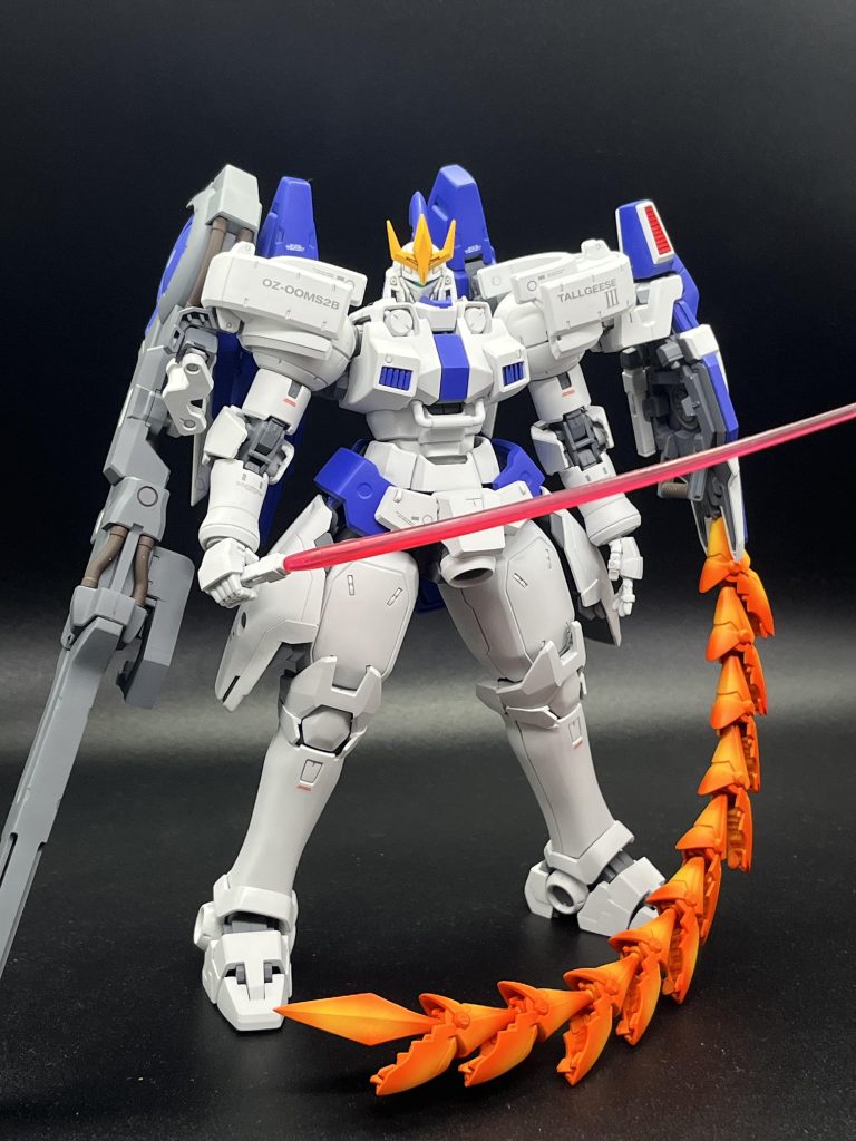 ヒートロッドは射出状態では赤熱化しているはずなので赤熱状態をイメージして塗装しました。先っちょは一個しかないので、もう一つランナータグから作成して収納状態用としました。