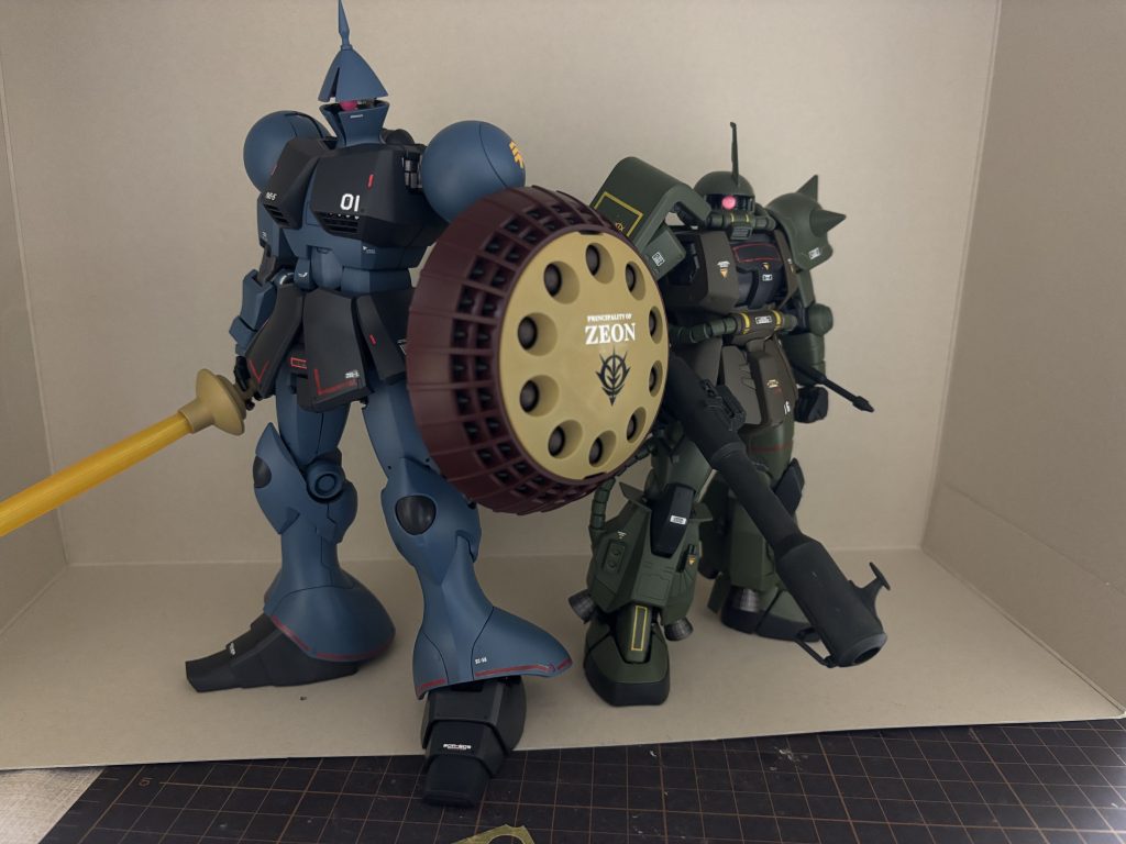 高機動型ザク リアルタイプとツーショットギャン大きいですね