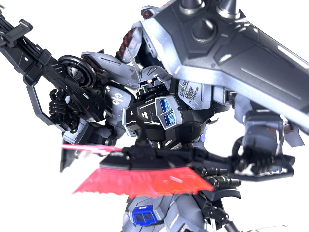 フル武装を構えてフィニッシュ！ 量産機はHGで集めるとか言っていた数ヶ月前の私をぶん殴ってやりたい！量産MG最高じゃないですか❗️と思い知らされる逸品でした。皆様の専用機も組んだ際は、ぜひ拝見させてください！これからのプラモデルライフがさらに活気付きそうです✨今回は以上です、ありがとうございました！