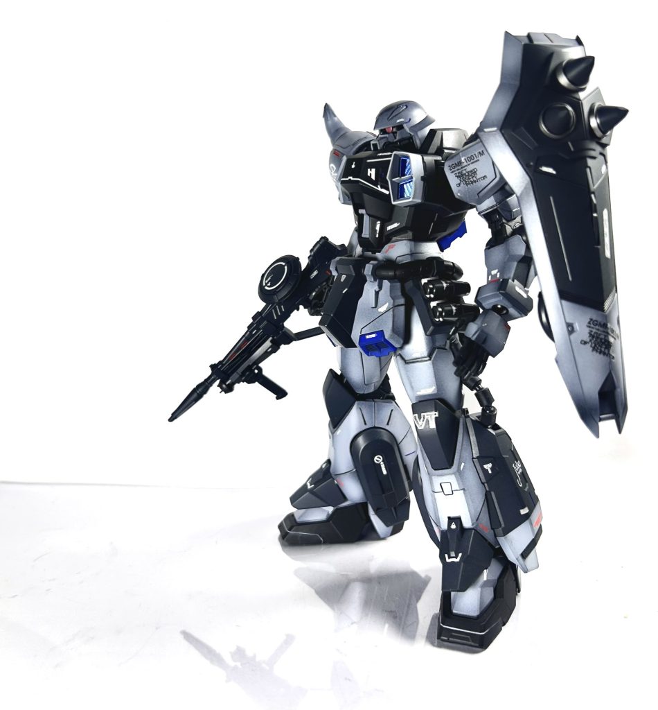 ザクならではの肩部シールドがたまりません！