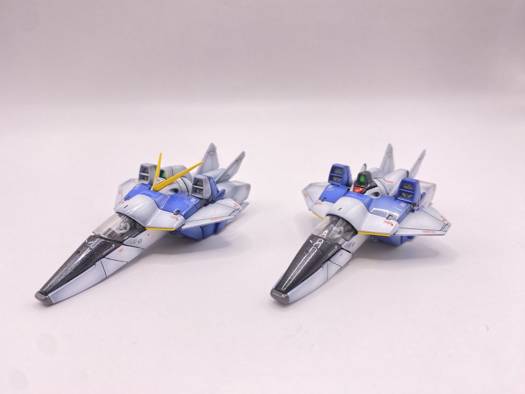 コアファイターの2ショットです＾＾ウッソとマーベットさん乗っています。組立済のＭＧをばらすのは大変でした当然、ダボカット等の処置はしておらず、解体＝破損ｗｗｗ硬いＡＢＳでもほんとに大変でしたコアファイターは3機体分あったのですが、首のジョイントパーツを1機破損してしまい、あきらめました