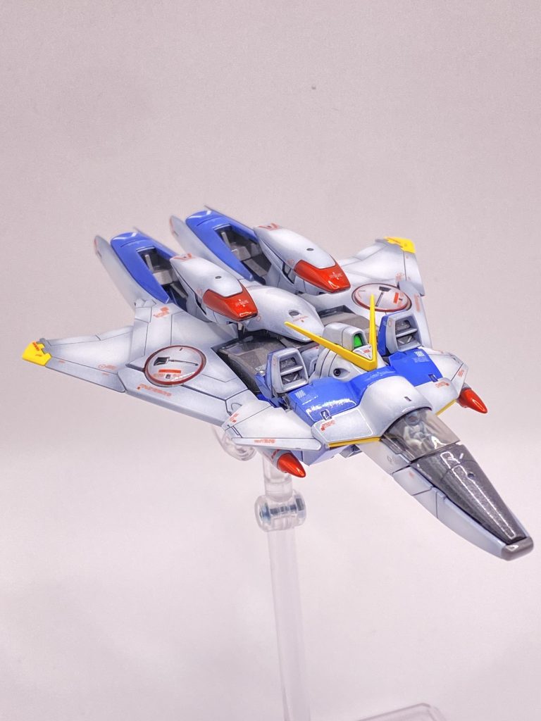 細かいパーツ＆変形機構、おまけにパーツ小さいのにヒケが多いキットが古いせいなのでしょうか？とにかくヤスリ掛けに時間食いました😨