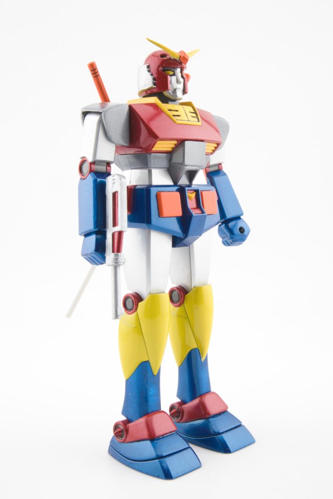 お遊びのつもりでしたが塗り分けのマスキングが意外に面倒でした😅顔は水色ですがなんか不健康そうな顔色になったのでシルバーにしました。