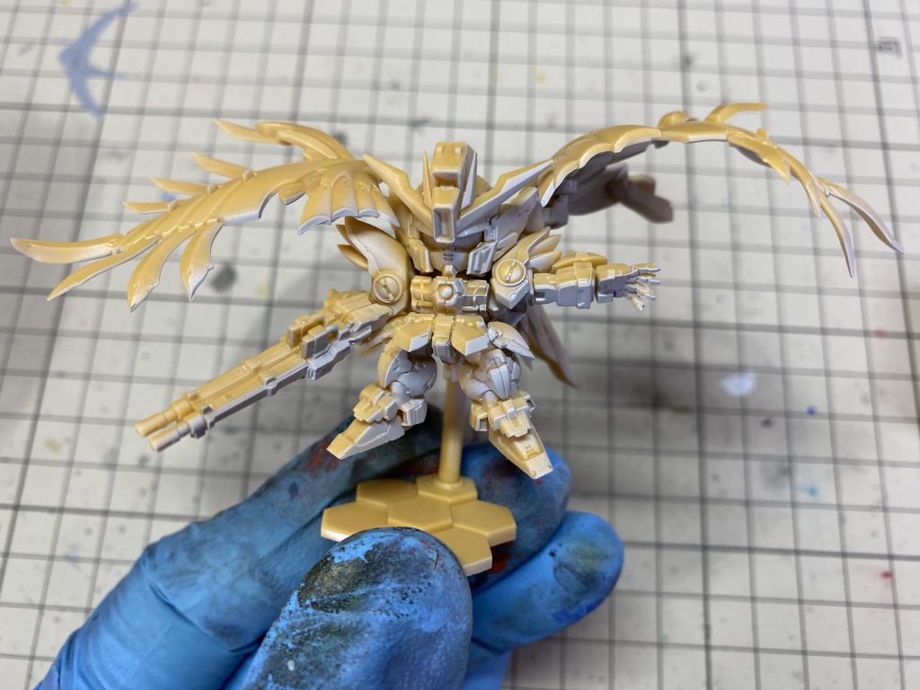 塗装に入る前に光源を意識してサーフェイサーを吹いて、影の入れ方の参考にしました