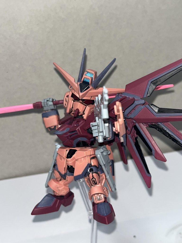 シャア専用カラーにすると凶悪な顔になるの面白いです(gundam-kao2)乗ってるのシャアじゃなくてアリー・アル・シャーシェスじゃねーの？というツッコミが聞こえそうw(gundam-kao2)