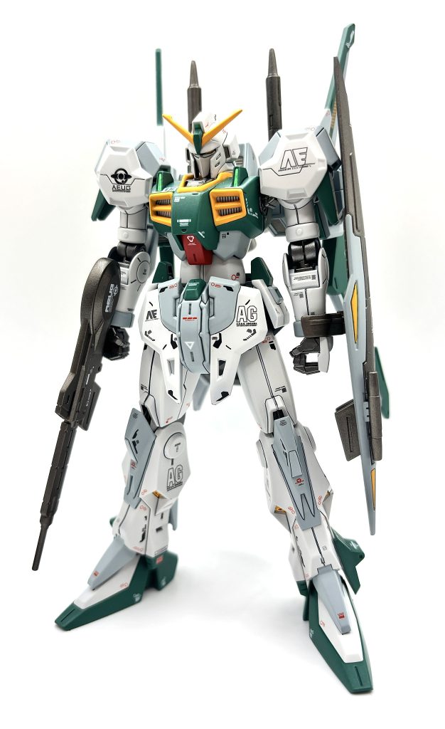 元のクリアカラーのプラ材がかなり硬めでスジボリがやりづらかったです。時間掛かりました。