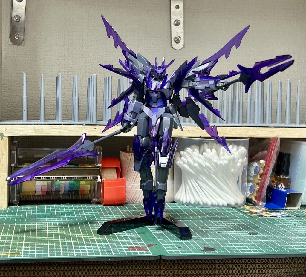 この機体は厨ニ病心をくすぐらせる機体であるし何よりruluが一番好きな紫の機体なのでほんと愛着が凄い(╹◡╹)クリアパーツの紫がほんとにいい♡語彙力が無くなってきますけどそれだけ紫が好きでこの機体が好きですね(◍︎´꒳`◍︎) って事で来週の投稿なのですが多分お休みになると思いますね<(*_ _)>ちょいとガンプラでは無く違うプラモデルを久しぶり制作しようかなと思っているのでガンプラはお休みになると思います!申し訳無いですが再来週の投稿をお楽しみにお待ちください(人´∀`)あ、素組の供養ガンプラは載せるかもwって事で皆様のよきガンプラ、社畜Lifeを!( ´Д`)ノ~バイバィ