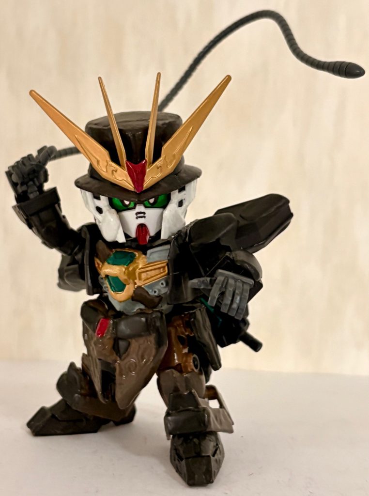 インディの代名詞ともいえるムチはリバイブ版グフの余っていたヒートロッドをそのまま流用したが、思いのほかフィットしている。なお開き手はオリジンGMのものを無改造で流用した。