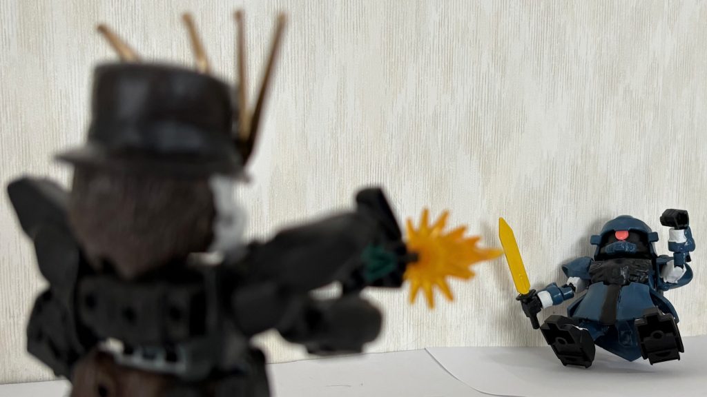 剣を持った男との決闘シーンは、アクトザクを使って再現。