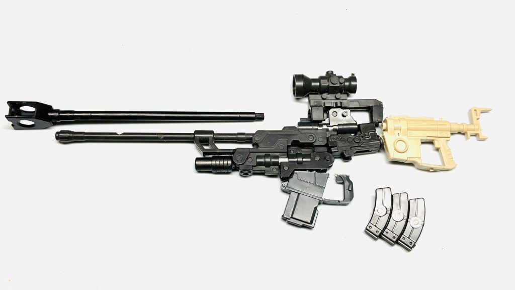 さてさて、材料はこちら🎶すでにかっこいいですね、ハイ。↓↓↓覚えてる範囲でパーツ紹介↓↓↓銃身：ズダの対艦ライフルストック、グリップ：旧スナのビーライガンボックス、グレネードランチャー：ジムストのツイン•ビーム•スピアグレランのマガジン、グリップ：オリジンザクの対艦ライフルライフルのマガジン：ギラ・ズールのマシンガンのマガジンを使用しようと思ったのですが、結果的に自作しました。スコープ、その他：ジャンクBOXにあったなんなのかわからない部品笑(わかる方いましたらコメント下さい笑🙇‍♂️ 