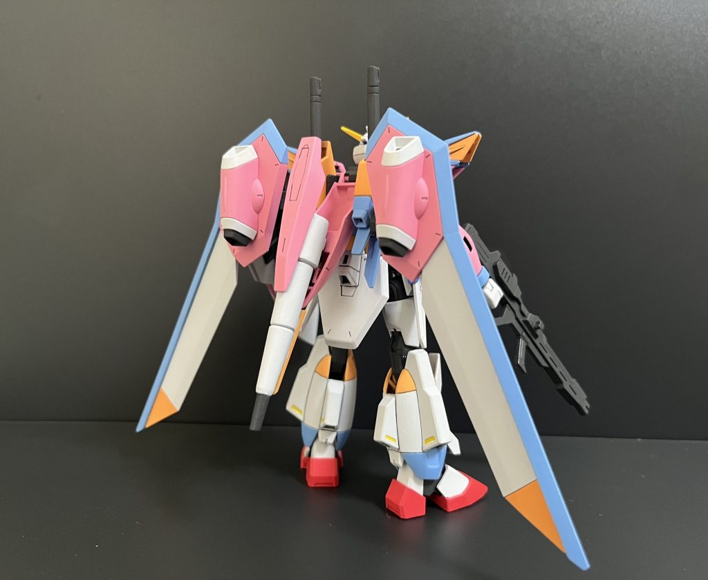 HGレイダーガンダムの足やメガライドランチャーの砲身パーツなどを使用してイメージチェンジ！