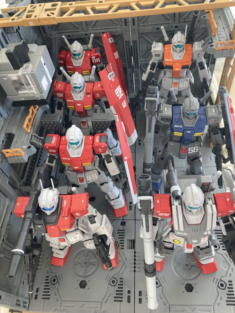 格納庫の上からぎゅうぎゅうつめです。