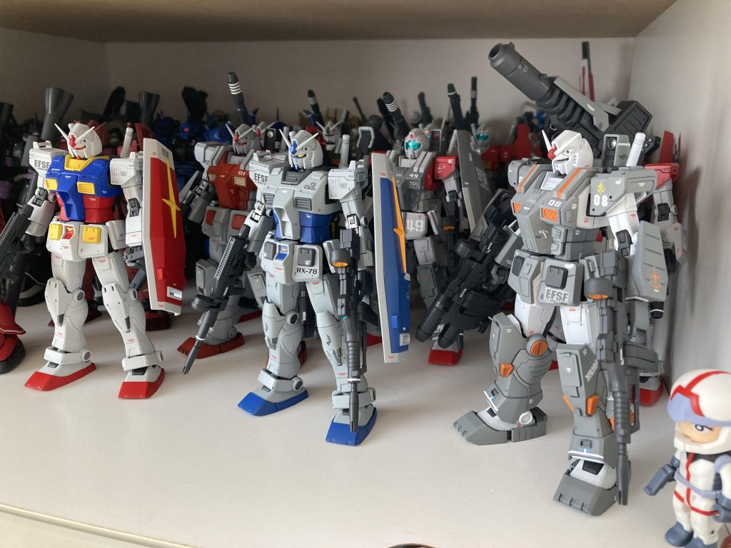 こんな風に飾っているので飾る時に手が当たってしまいます。今後は気を付けてやります。