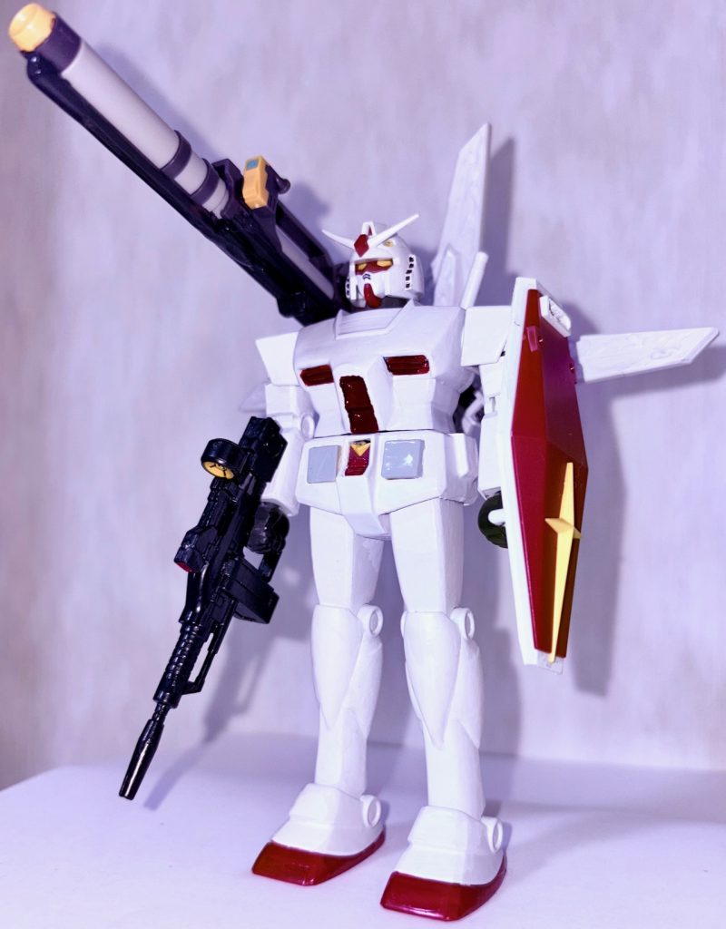 砂の十字架とサテライトキャノンを装備した白いガンダム。サテライトキャノンも4つのパーツの一つである。キャノン部分はジャンクパーツから流用。サテライトキャノンはエイジアの「シャンバラの聖域」で発見される。