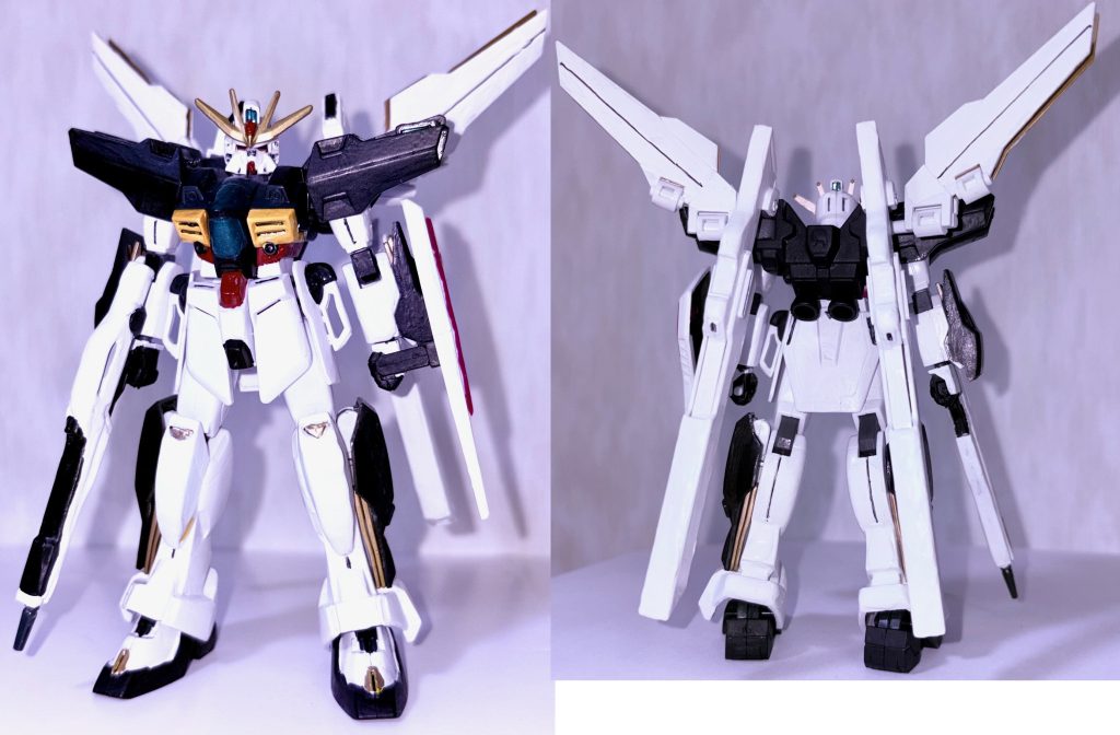 今回は可動に関してはほとんど手を加えていないが、一部の合わせ目は削ったりパテ盛りしている。カラーリングはつや消しホワイト、つや消しブラック、ゴールド、レッドとイエロー、メタリックグリーンを使用した。超古代のオーパーツ的な感じにするために、角やつま先をゴールドで塗装した。