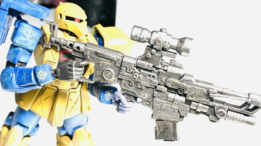 度々武器制作の投稿にモデルとして登場してくれているザクⅠ さんですが、ボディの中に電池を仕込んであるので、モノアイが光ります！ 