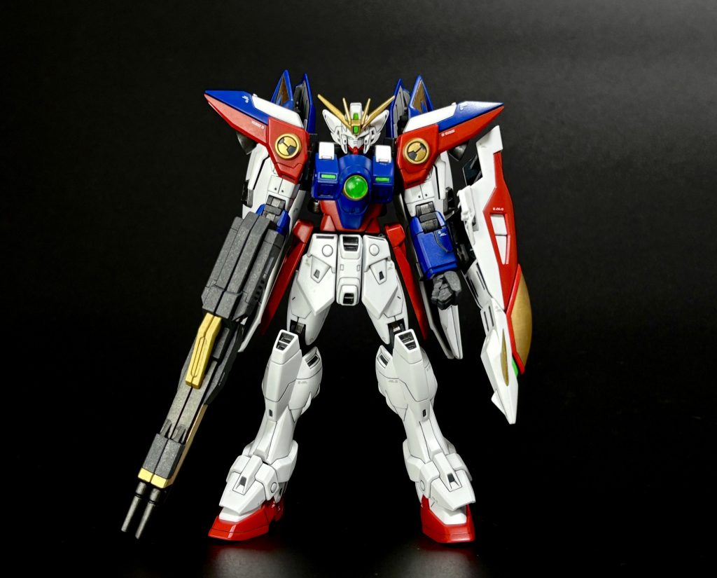 まずは全身像から。思いの外マッシブなフォルムでカッコ良いです(gundam-kao3)ちなみにハンドパーツは左手の握り状態が付属していなかったのでビルドナックルズ角に交換してます。