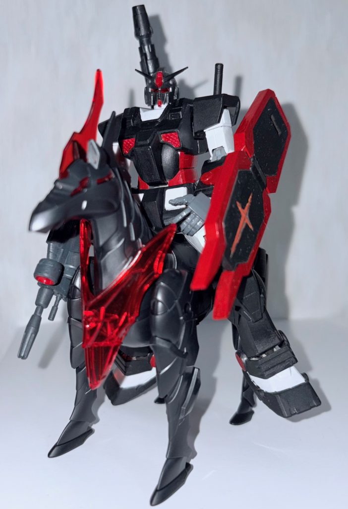 HGのヘビーガンダムも可能。色合いが同じなせいか、恐ろしく似合ってる。