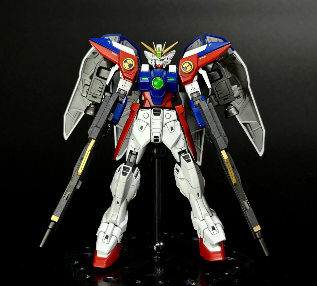 ウイング展開した状態を正面から。2丁拳銃状態でどうぞ。