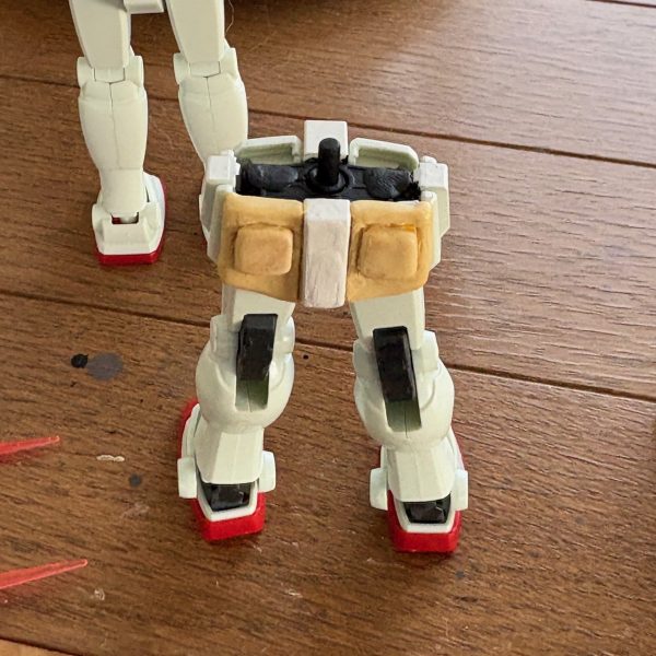 昨日ヤマダ電機で再販されていたリバイバル版のガンダムを購入した。もうこの型は何体も買っているが、ギャンでやってみたい事をコイツでトライ中。以前改造した時よりももっと可動するように、あの手この手でいろいろやってる最中である(iori_sei)しばしば待たれよ(zaku-kao4) （4枚目）