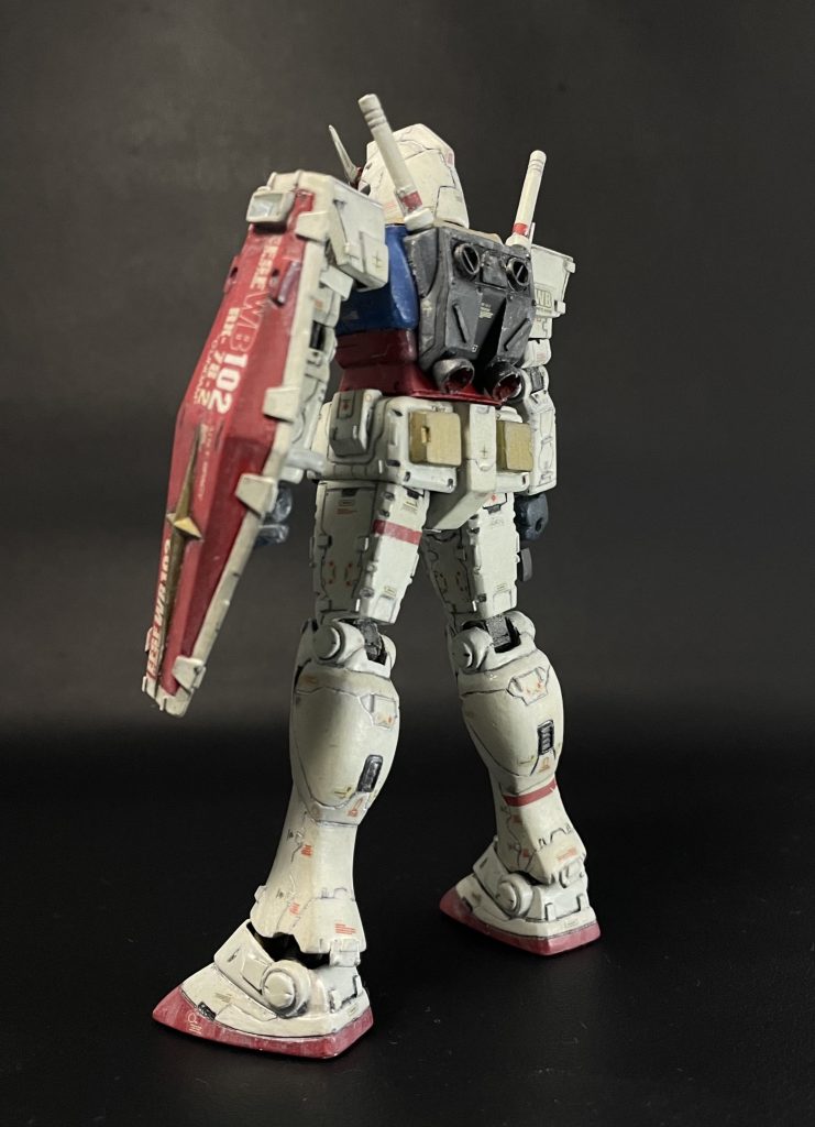 解消策として、ウェザリングカラーのマルチホワイトを使用。昔はこんなは便利アイテムなかったですね。ウェザリングカラー使うと艶消しになるなぁとガンタンクのときに学びました。