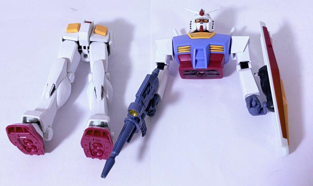 前回と同様にAパーツとBパーツを分割し、ジョイントを新造。BパーツはEGガンダムをそのまま流用し、スカート部分をパテ盛りして太めにした。