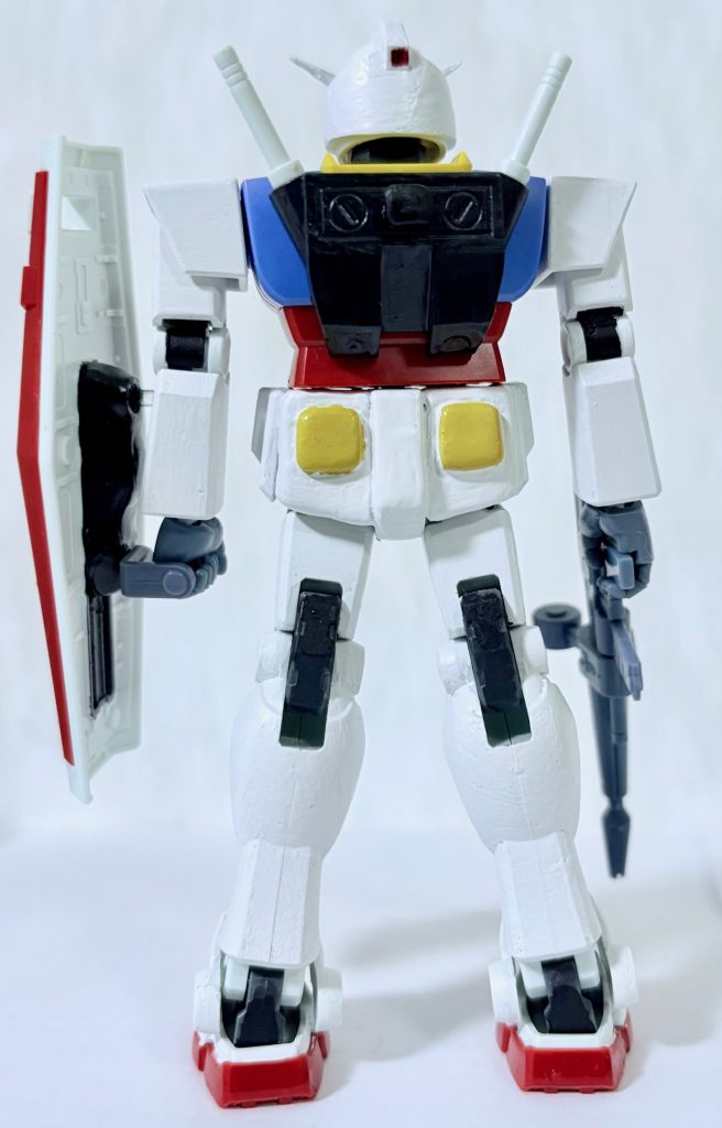リアビュー。シールドを背負わない時は、プラ板で自作したフタでふさぐ。