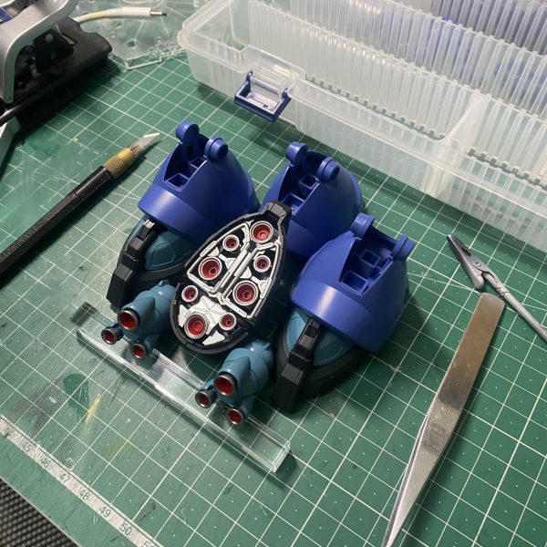 塗装したけど…ドラクエに出てきそうな細かいところの修正や墨入れやデカールは明日やろ武器も明日色味ちょっと明るすぎたかな…うーん、まぁいいか（3枚目）