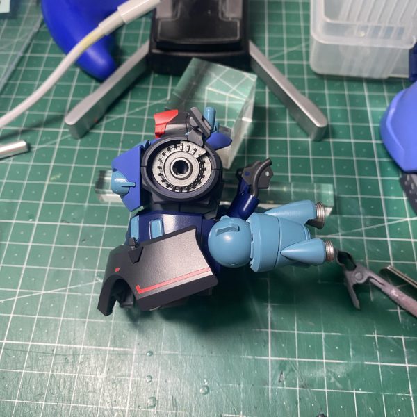 塗装したけど…ドラクエに出てきそうな細かいところの修正や墨入れやデカールは明日やろ武器も明日色味ちょっと明るすぎたかな…うーん、まぁいいか（2枚目）