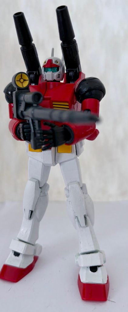 逆にガンキャノンは下半身が細いので、キャノン砲を撃った反動でコケそう(zaku-kao4)下半身を赤く塗ればなんちゃって軽キャノンになるな。ちなみにガンダムタンクは半年前にやったので割愛。