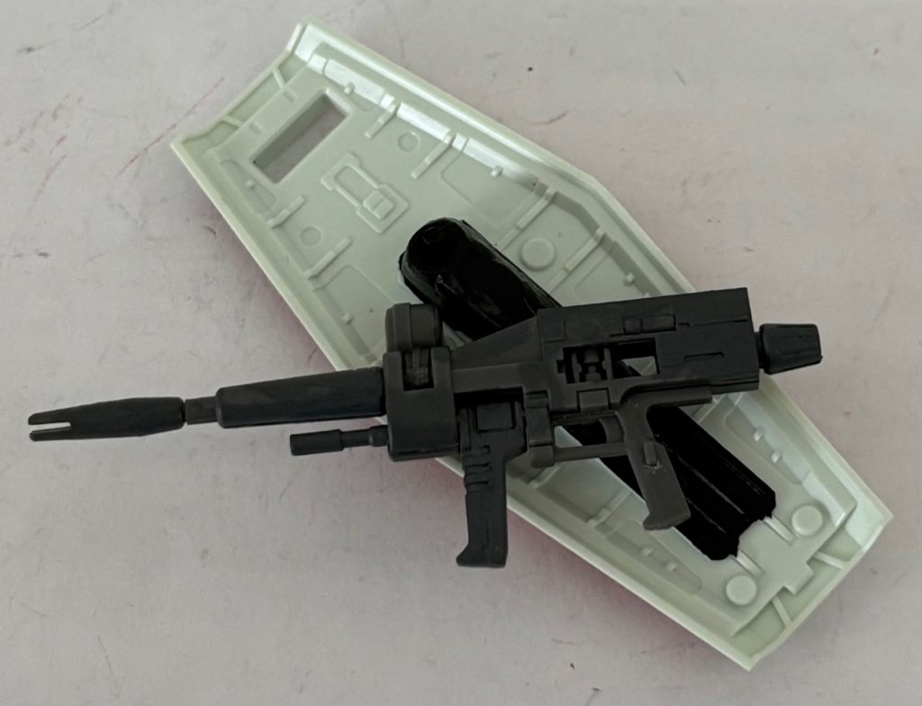 ちなみにビームライフルはオリジンガンダムから新たに流用。ビームライフルの接続ピンがシールドの穴にちょうどよくフィットした。