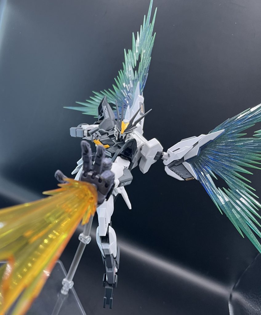 パルマフィオキーナの代わりの掌部ビーム砲:カタラクトレイこちらはヘキサギアのヘヴィアーマータイプルークの巨腕パーツを流用。火力も射程も上がった設定です。