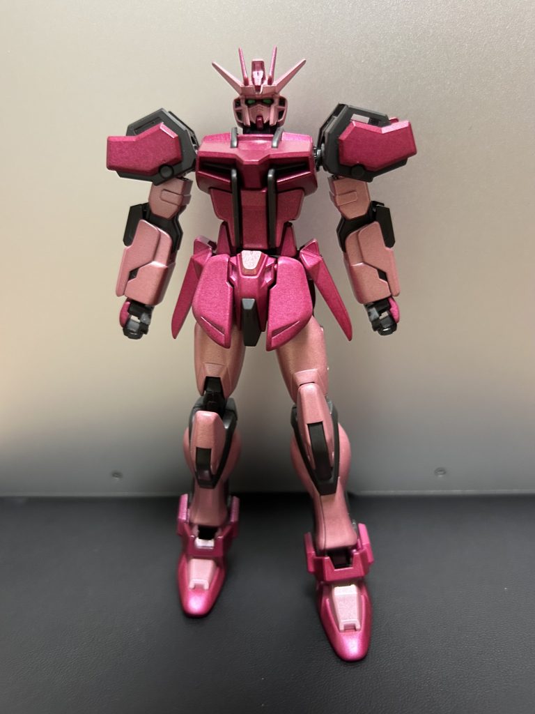 【加工】ナイフとヤスリで角を落としていきました。全部丸くすると変に艶めかしくなりそうだったので、バランスが良くなるように加工するパーツを選びました。 