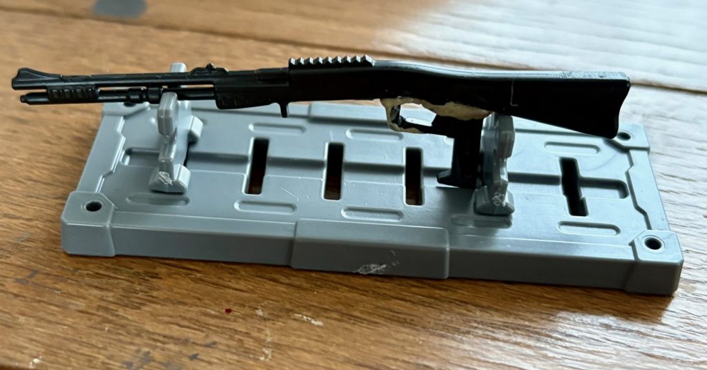 制作中の写真。今は百均で色んな小物類が手に入るからいちいち他のキットを買わなくても済むからいいもんだ。