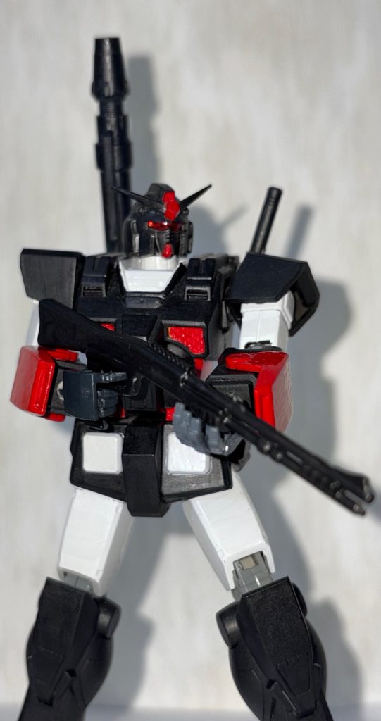 さっそくウチのタカ専用ヘビーガンダムに持たせてみたが、これがまたおっそろしく似合う(zaku-kao4)いちおうショットガンの設定としてはモビルスーツの装甲をたやすく撃ち抜く強力な特殊徹甲弾を携行しており、ビーム兵器よりも実弾兵器を好むタカがもっぱら使用する武器という感じ。