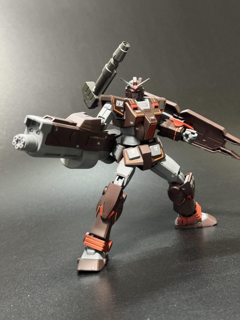 フレームランチャーてガトリング砲とミサイルランチャーの複合武装みたいですが、それにしてもデカすぎな気がします笑