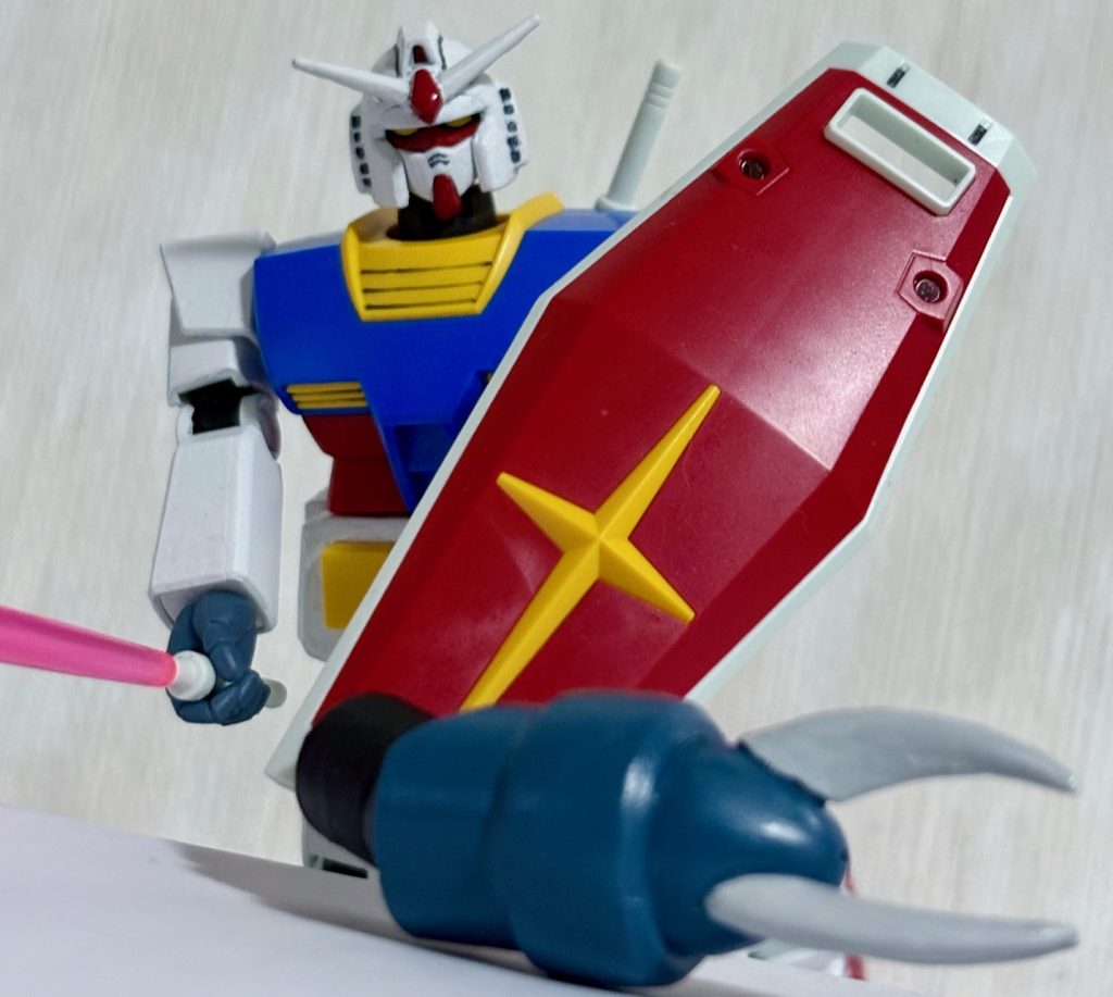 「哀・戦士編」のワンシーン。ボールジョイントは外しやすくしている。