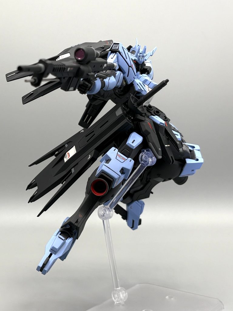 アクションポーズはすごく苦手です