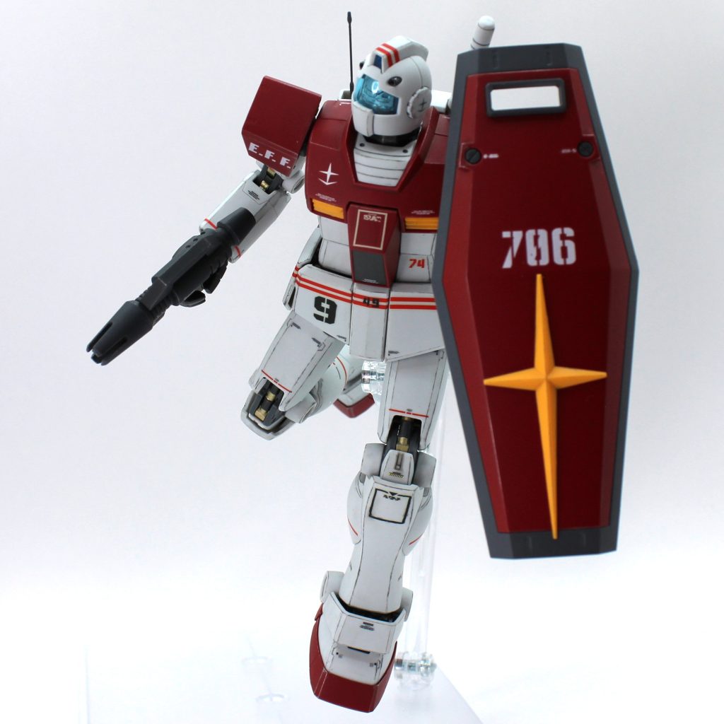 2.0ジムはメカ部にABSパーツが多数配置されていますが、ほぼ全ての装甲がワンタッチで外せるので、外した状態でABS君に気兼ねする事なく、溶剤びしゃびしゃで汚しました。