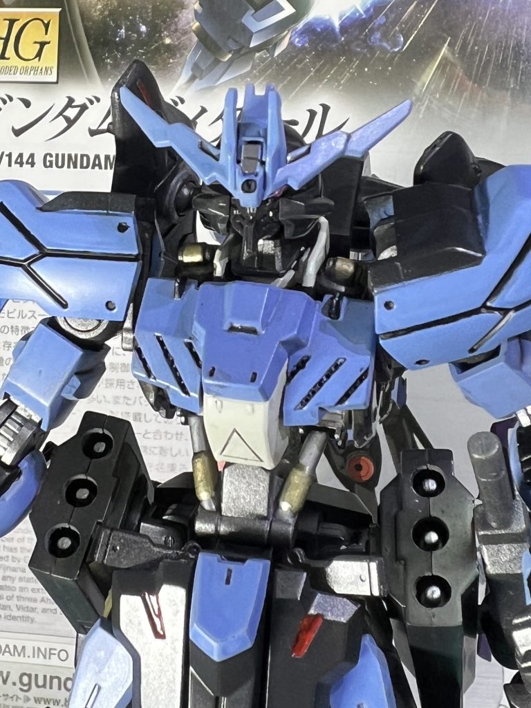 ハンドガンはフロントアーマーに取り付けられるようにしてます。(gandam2)