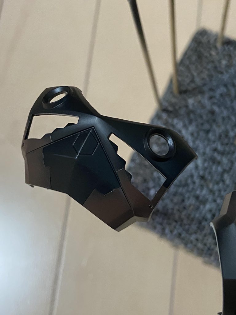 RG見ながら掘ってマステ貼って塗ってなかなか手間がかかりました💧はみ出たらアクリルガッシュで修正してみました🖌️