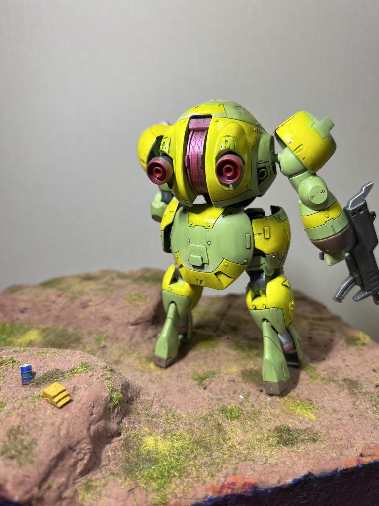 うーん配色微妙。下地のイエローが見えてきてるみたい。(zaku-kao4)色彩を学びたい(gundam-kao9)