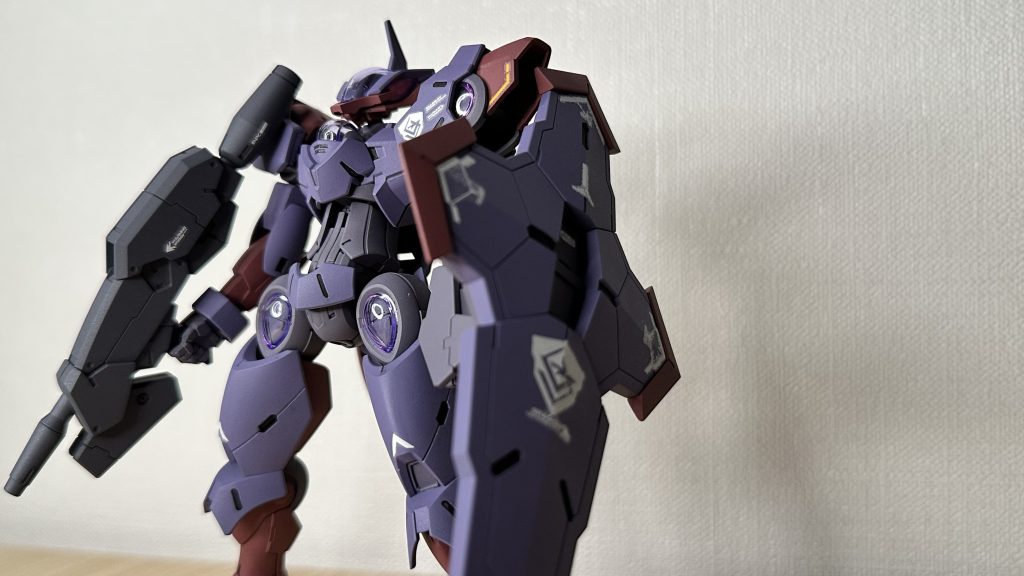 武装と盾が見た目、重々しいため色を薄めにバランスをとった。特に装甲と関節はあまり離れすぎないようなバランスで色作りを行なった。
