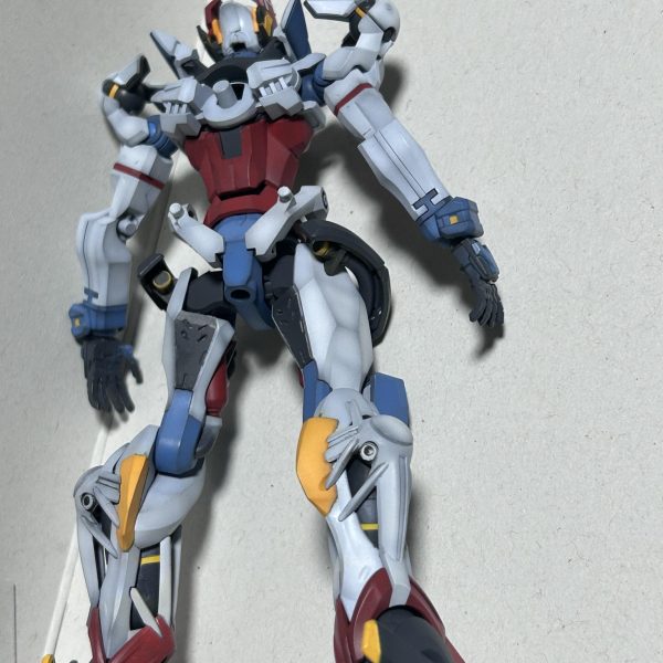 細かい塗り分けとシール貼りだけになりました。それにしても細かい。MG作るほうが楽ですよ。次はMG作ろ。とりあえずやりきります。あと1週間はかかりそうです。（2枚目）