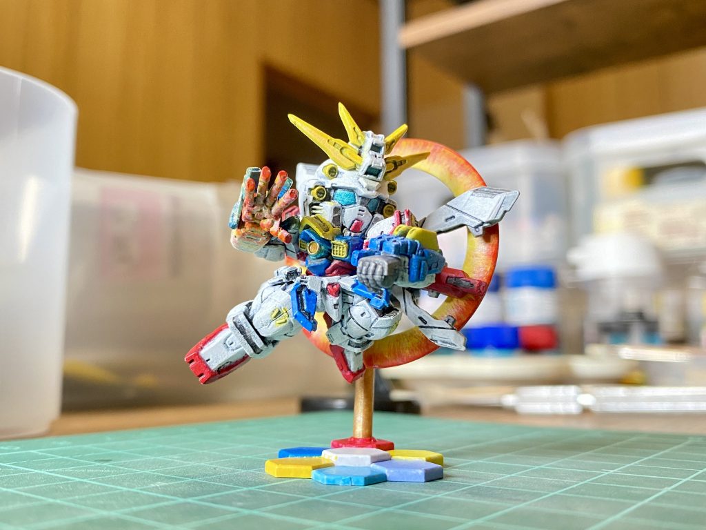 手のひらは黄色とかオレンジとか、色々塗って爆熱感を…!台座は色味チェック代わりに塗りましたw