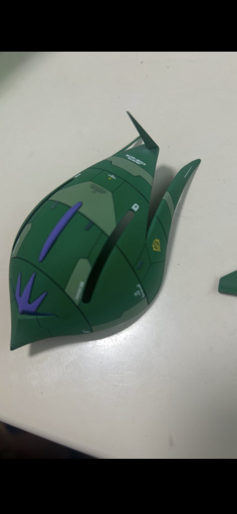 最後のトップコートの際、夜中にベランダでスプレー缶吹いたら、湿気で写真の通り白くなってしまい、全面スポンジヤスリで磨いて再塗装となりました。夏場の湿度はヤバいですね。。